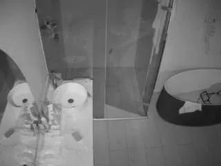 Freechat voyeurcam-casa-salsa-bathroom-6 on CamSoda