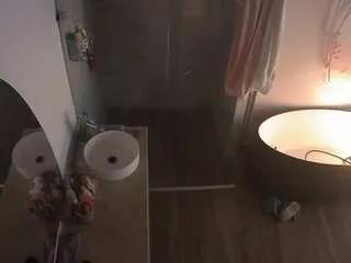 Freechat voyeurcam-casa-salsa-bathroom-6 on CamSoda
