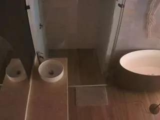 Freechat voyeurcam-casa-salsa-bathroom-6 on CamSoda