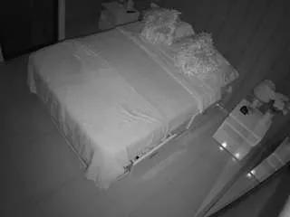 Freechat voyeurcam-casa-salsa-bedroom-7 on CamSoda