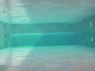 Freechat voyeurcam-casa-salsa-pool-1 on CamSoda