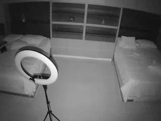 voyeurcam-casa-salsa-versus-room on CamSoda 