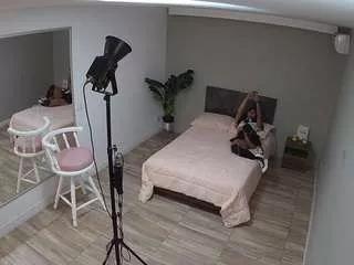 voyeurcam-jb-gloryhole on CamSoda 