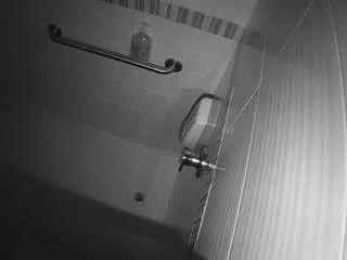 voyeurcam-jb-xfollow-shower on CamSoda 
