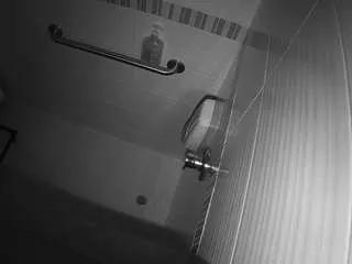 voyeurcam-jb-xfollow-shower on CamSoda 