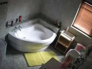 Offline voyeurcam-julmodels-bath-1st-2 on CamSoda