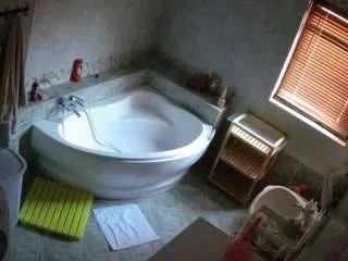 Offline voyeurcam-julmodels-bath-1st-2 on CamSoda