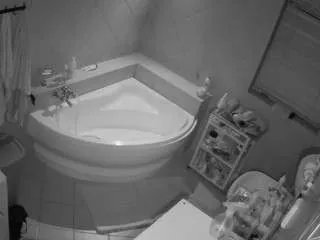 Offline voyeurcam-julmodels-bath-1st-2 on CamSoda