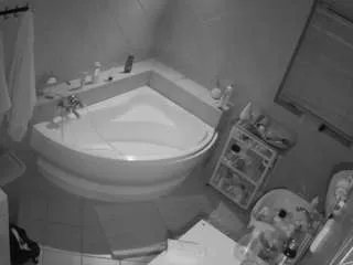 Offline voyeurcam-julmodels-bath-1st-2 on CamSoda