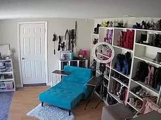 voyeurcam-missoliviablack-03 on CamSoda 