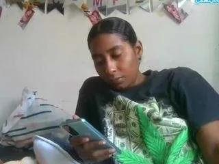 Freechat yohatinelly on CamSoda