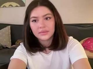 youramy on CamSoda 