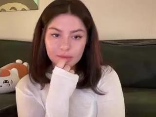 youramy on CamSoda 
