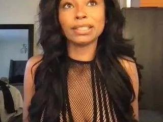 yourdreamdoll on CamSoda 