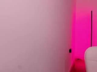 yourgoddessroxana on CamSoda 