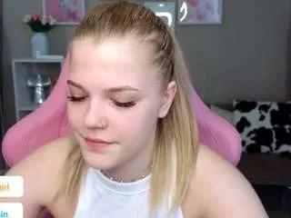 yourl1ttleangel on CamSoda 