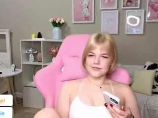 yourl1ttleangel on CamSoda 