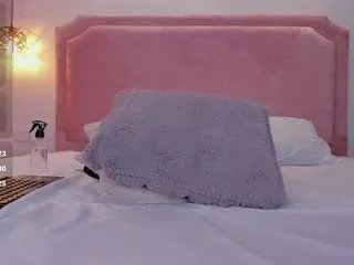 Offline zlatna on CamSoda