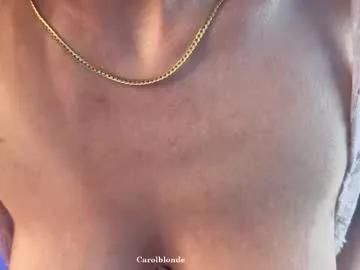 carolblonde on Chaturbate