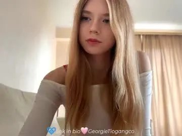 Freechat chloe_show on Chaturbate
