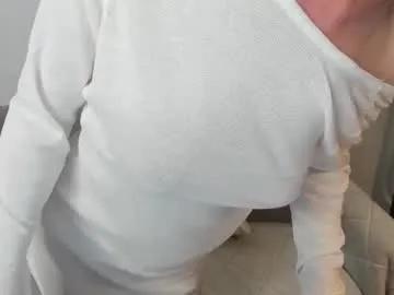 elzaglower on Chaturbate