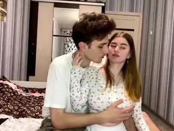 Freechat emiliacouple on Chaturbate