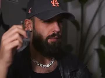 hairyrobxxx on Chaturbate