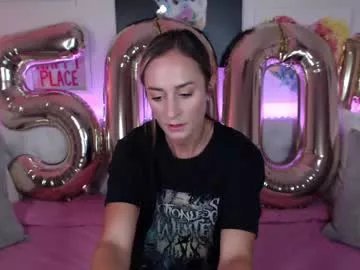 Freechat holihurricane on Chaturbate