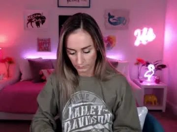 Freechat holihurricane on Chaturbate