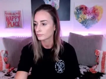 Freechat holihurricane on Chaturbate