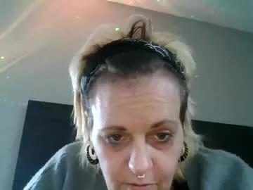 kinkypinkyplay2 on Chaturbate