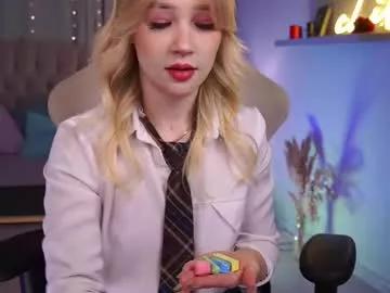 laurawifeness on Chaturbate 