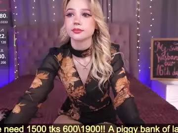 laurawifeness on Chaturbate 