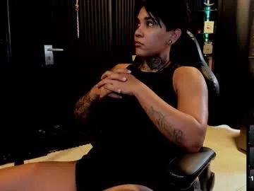 zhoestrong on Chaturbate