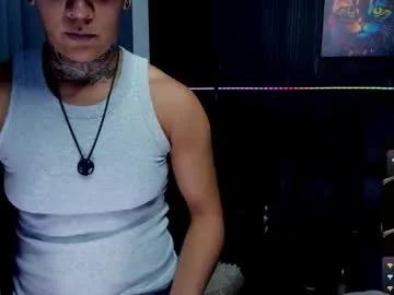 zhoestrong on Chaturbate