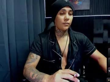 zhoestrong on Chaturbate