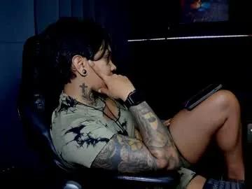 zhoestrong on Chaturbate