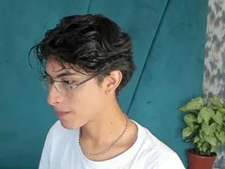 aaron_ez on Flirt4Free 