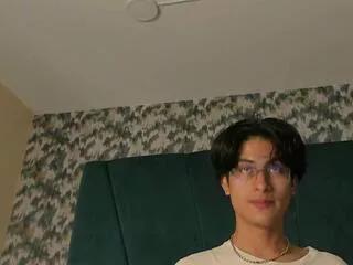 aaron_ez on Flirt4Free 
