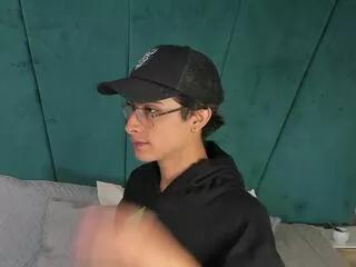 aaron_ez on Flirt4Free 