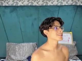 aaron_ez on Flirt4Free 