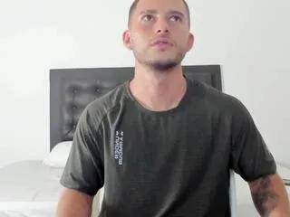 aharon_valentino on Flirt4Free