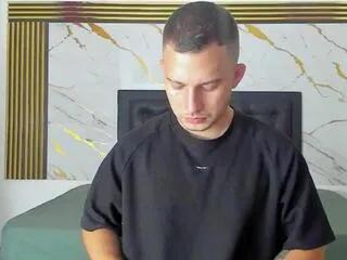 aharon_valentino on Flirt4Free