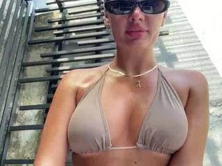 anais_a on Flirt4Free 