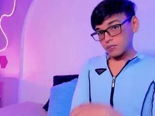 benny_alvarez on Flirt4Free 