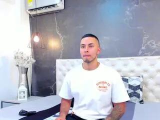 brandon_flex on Flirt4Free
