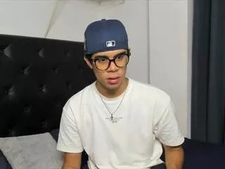 Offline damiano_lucaferri on Flirt4Free