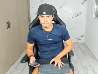 Offline damiano_lucaferri on Flirt4Free