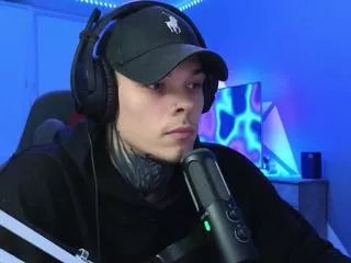 Offline darren_willson on Flirt4Free