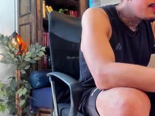 donovan_desmond on Flirt4Free 